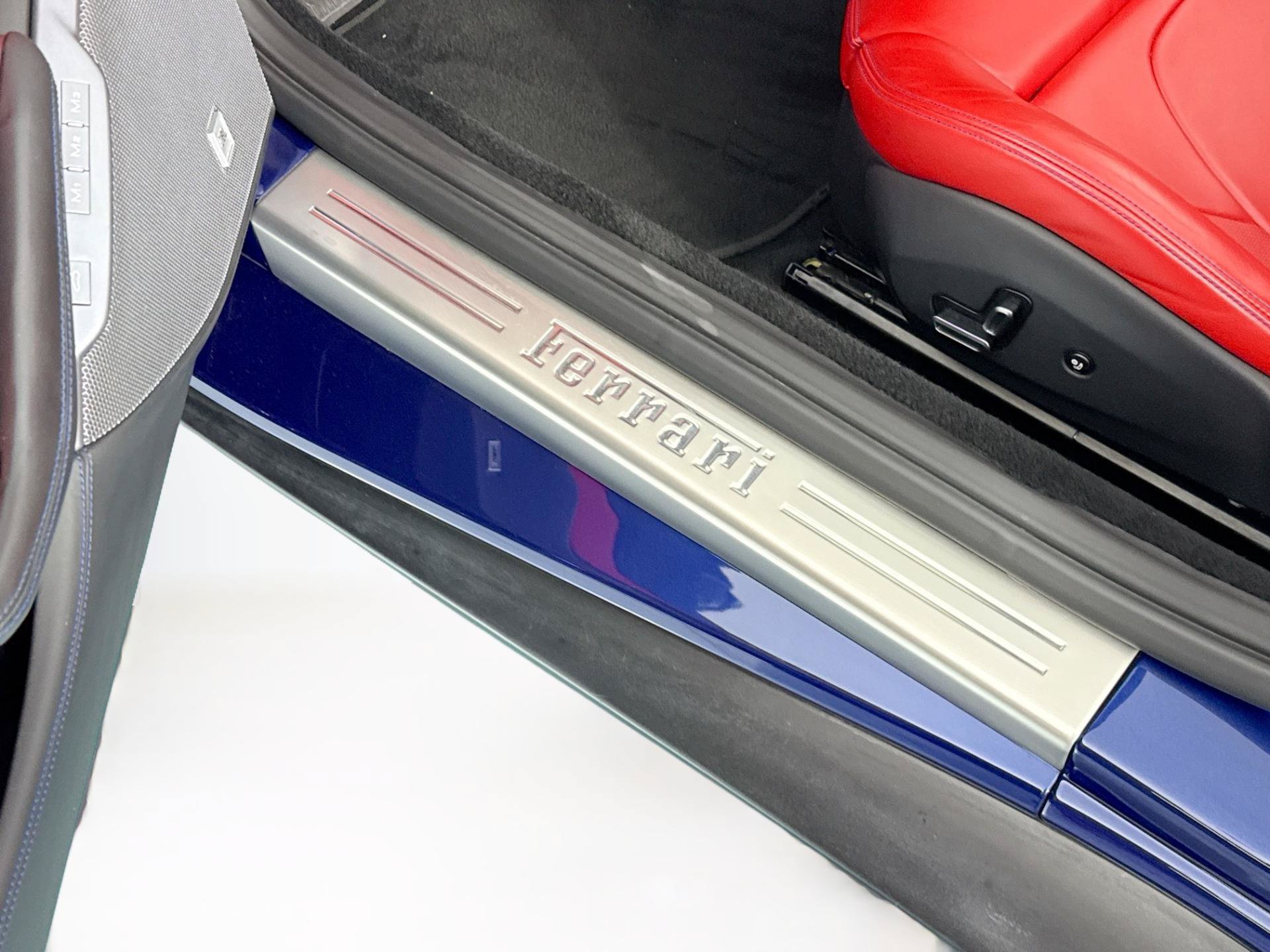 Used 2019 Ferrari Portofino RWD image 40