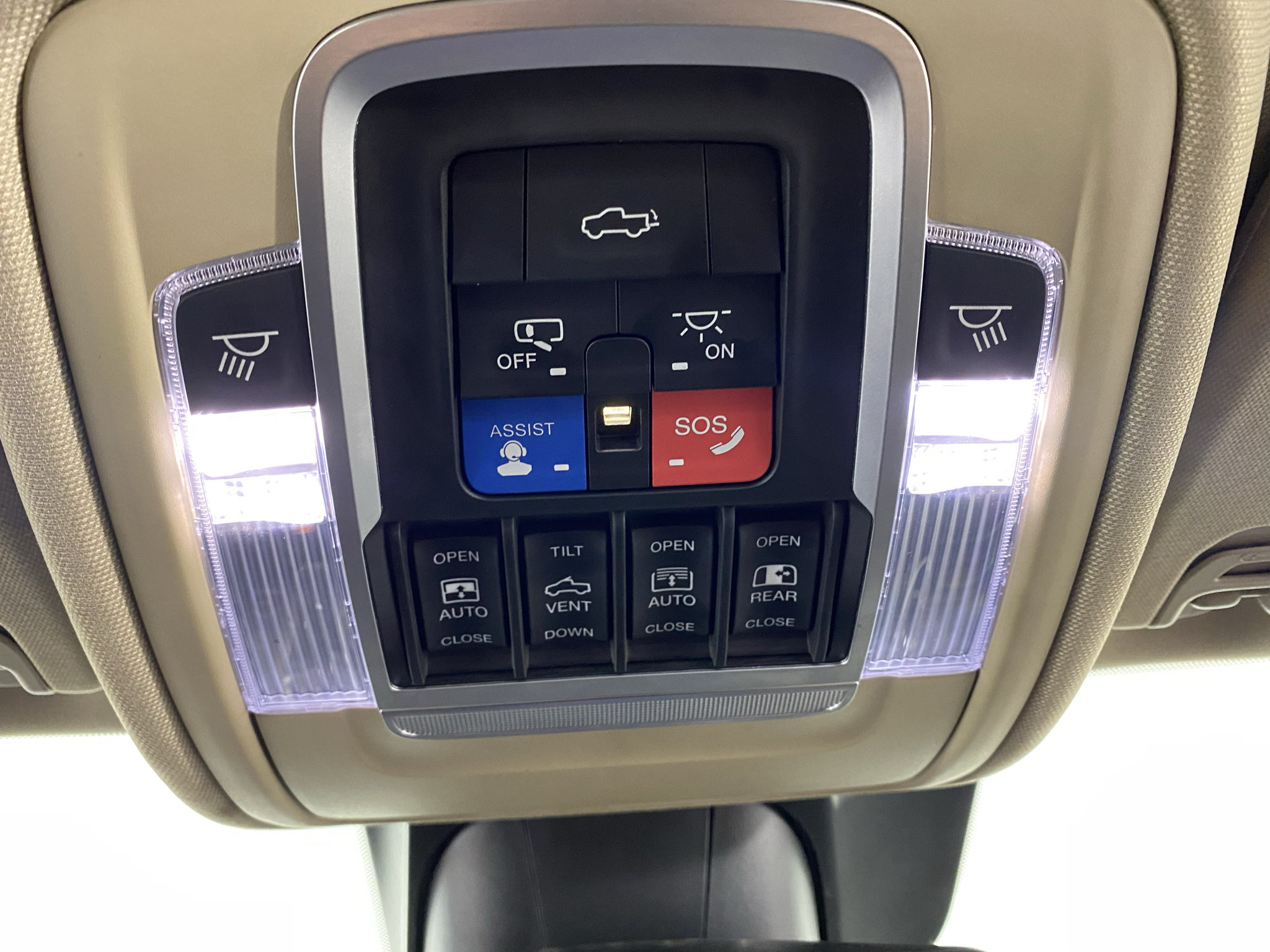 Used 2019 RAM 1500 Laramie AWD/4WD image 18
