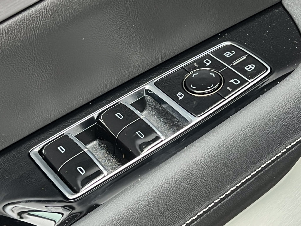 New 2027 Cadillac Vistiq Sport w/ LPO, Floor Liner Package AWD/4WD image 13