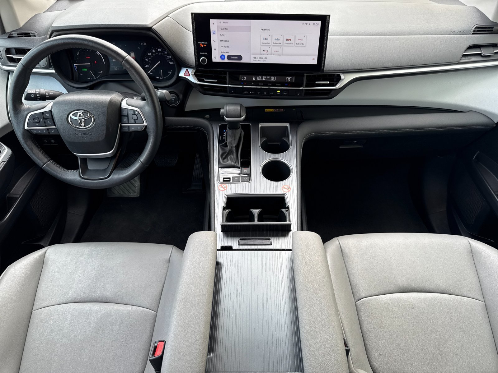Certified 2025 Toyota Sienna XLE FWD image 12