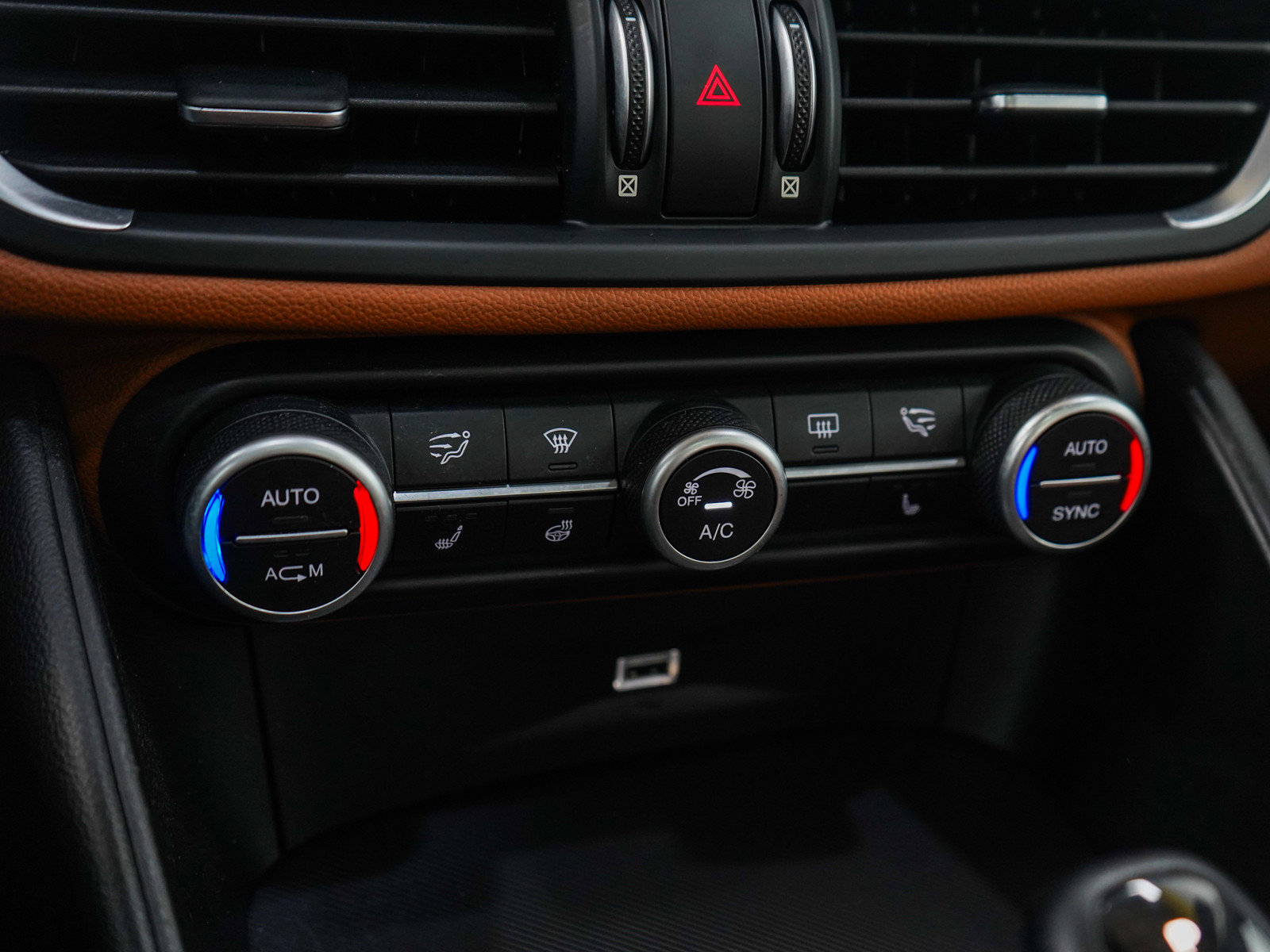 Used 2018 Alfa Romeo Giulia AWD image 21