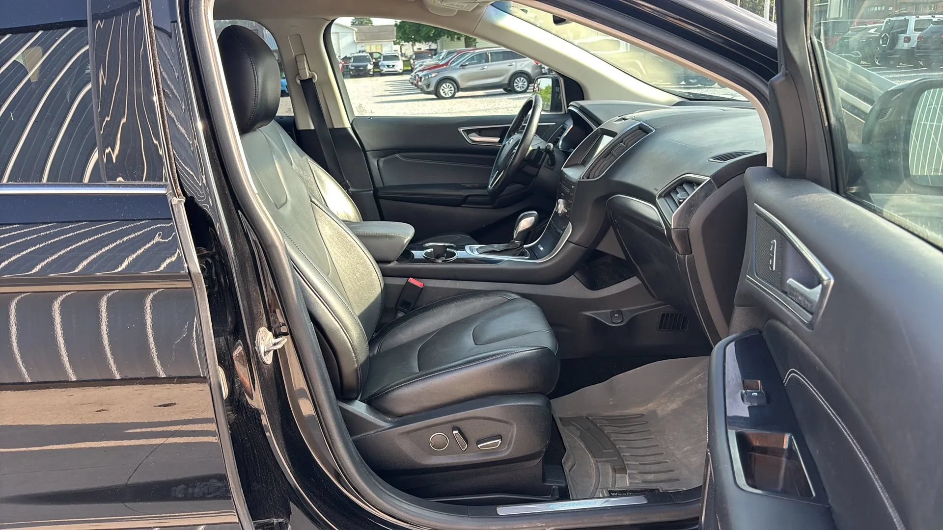 Used 2018 Ford Edge Titanium AWD/4WD image 16