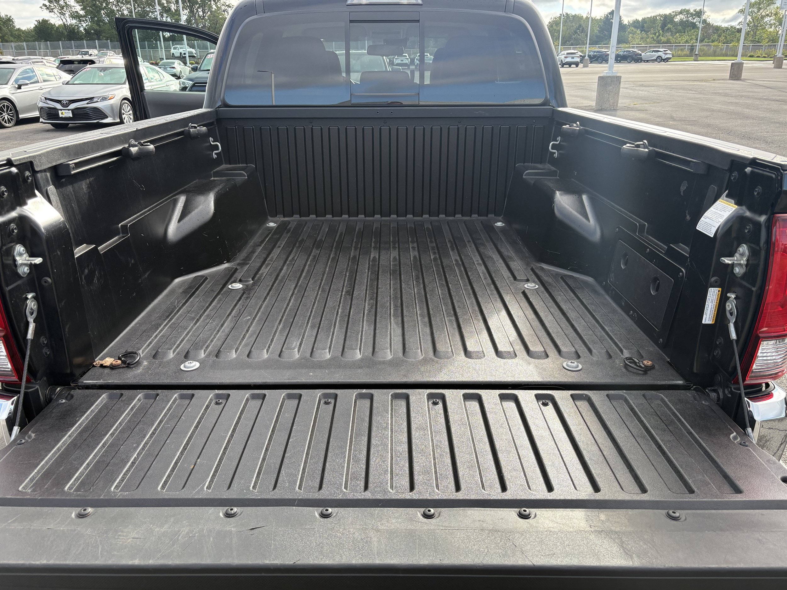 Certified 2023 Toyota Tacoma SR5 AWD/4WD image 8