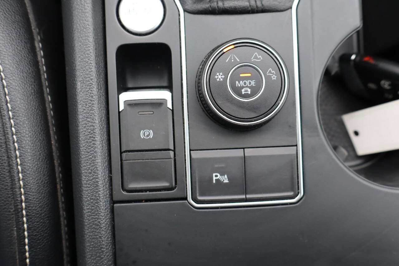 Used 2021 Volkswagen Atlas SE image 19