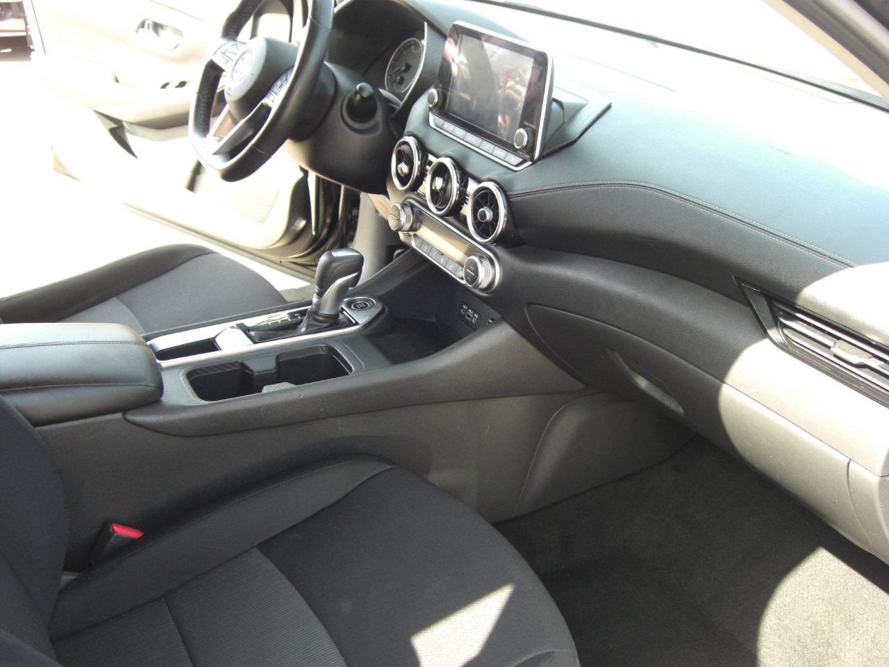 Used 2020 Nissan Sentra SV image 6