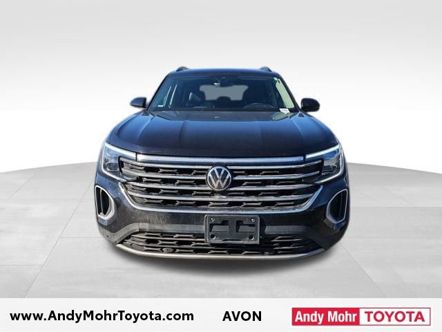 Used 2025 Volkswagen Atlas SE image 2