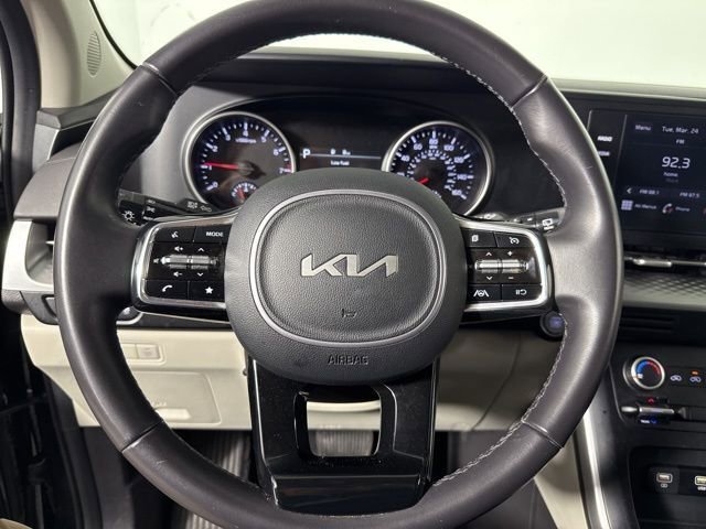 Used 2024 Kia Carnival LX FWD image 17