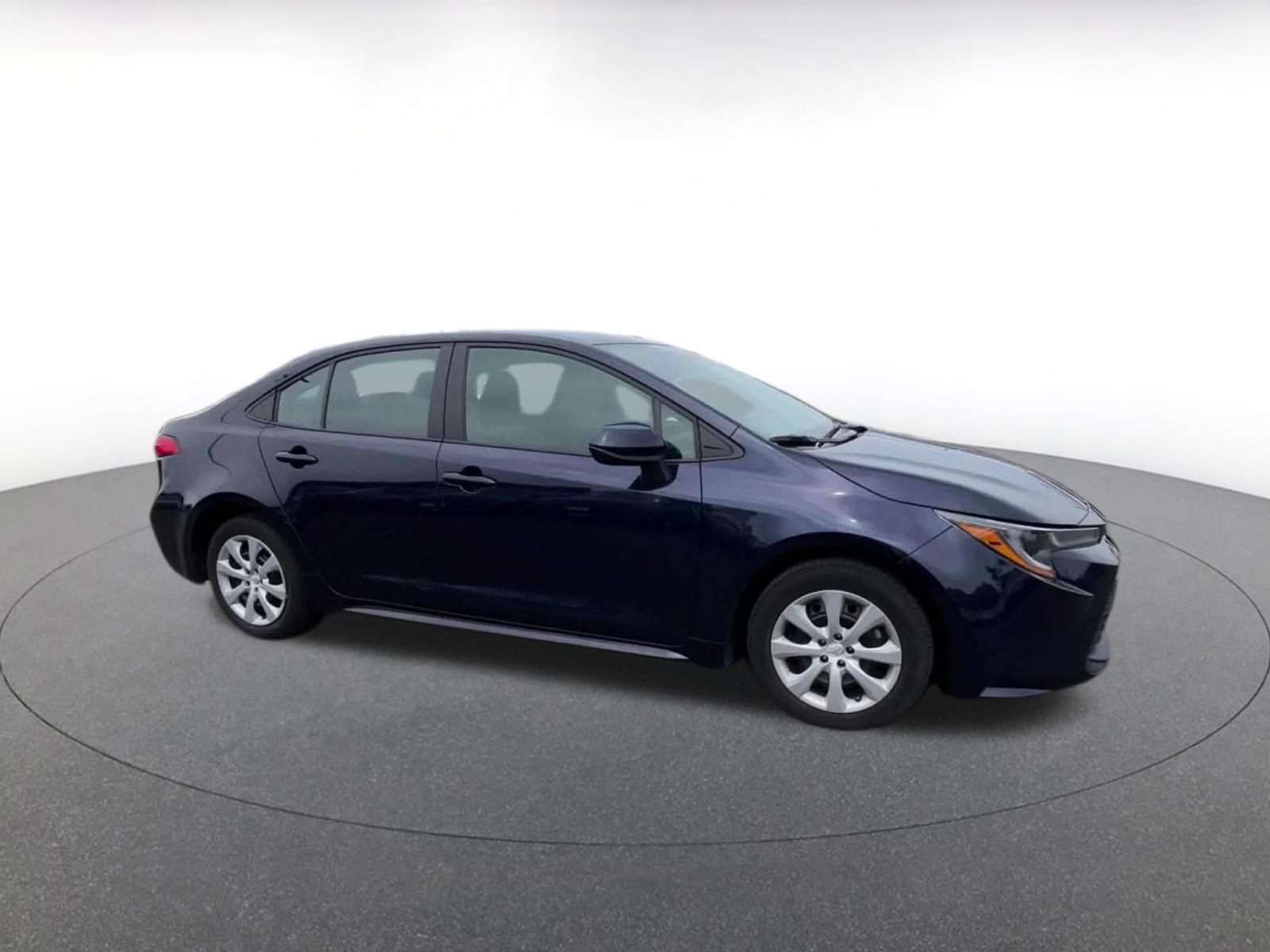 Used 2025 Toyota Corolla LE FWD image 2