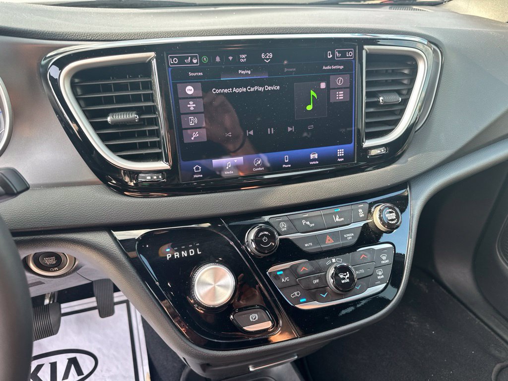 Used 2025 Chrysler Pacifica Select FWD image 24