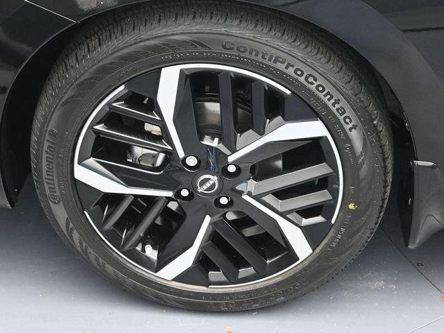 New 2025 Nissan Versa SR w/ Trunk Package FWD image 7