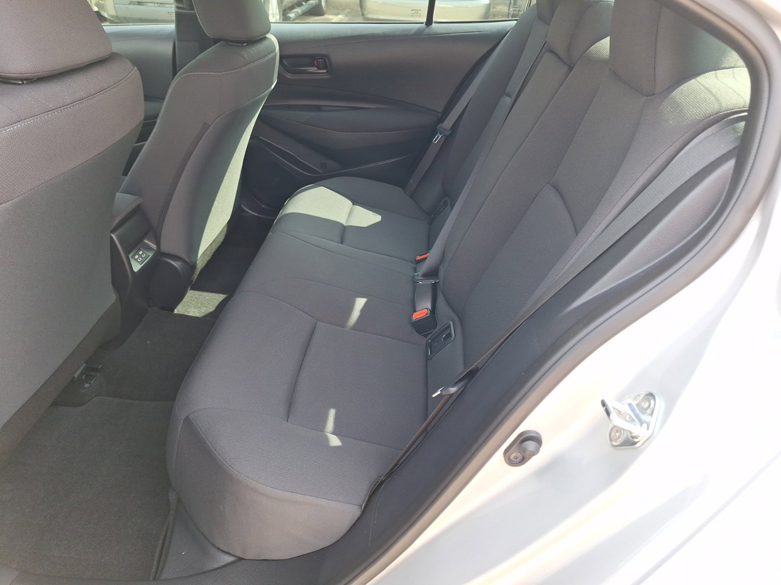 Used 2025 Toyota Corolla LE FWD image 29