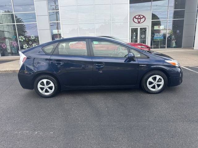 Used 2015 Toyota Prius Two FWD image 2