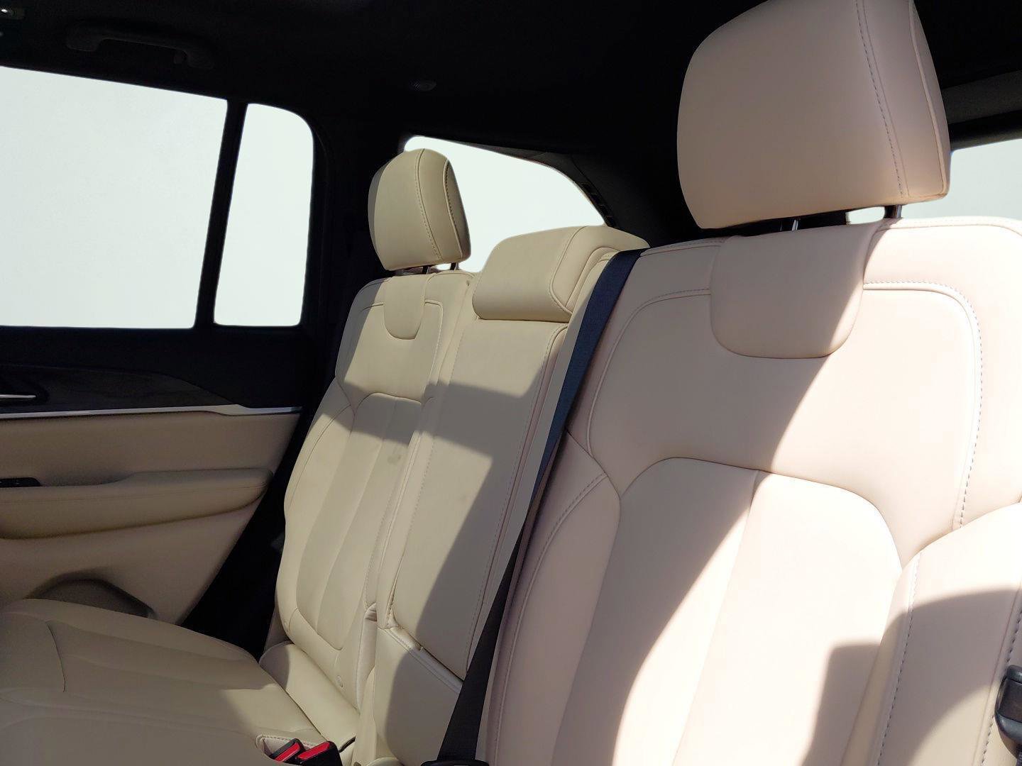 New 2026 Jeep Grand Cherokee Limited w/ Trailer Tow Package image 37