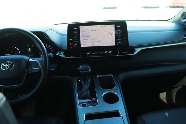 Used 2022 Toyota Sienna XSE w/ XSE Plus Package image 14