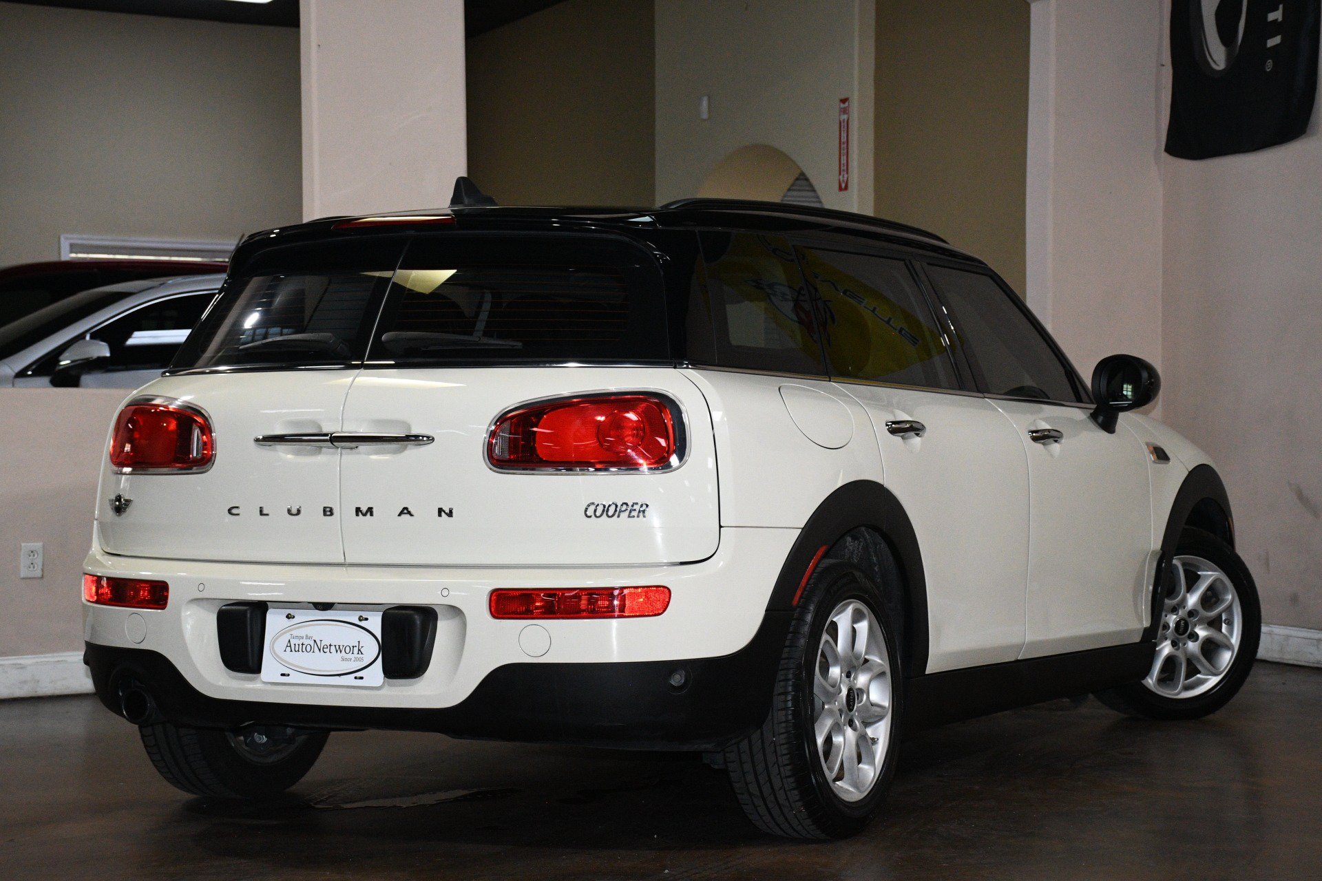 Used 2016 MINI Cooper Clubman FWD image 5
