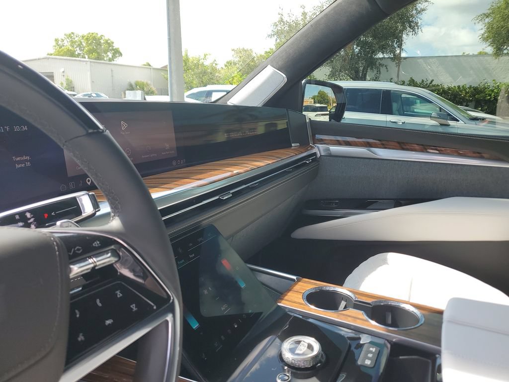 Certified 2026 Cadillac Escalade Platinum Sport w/ LPO, ONYX Package AWD/4WD image 23