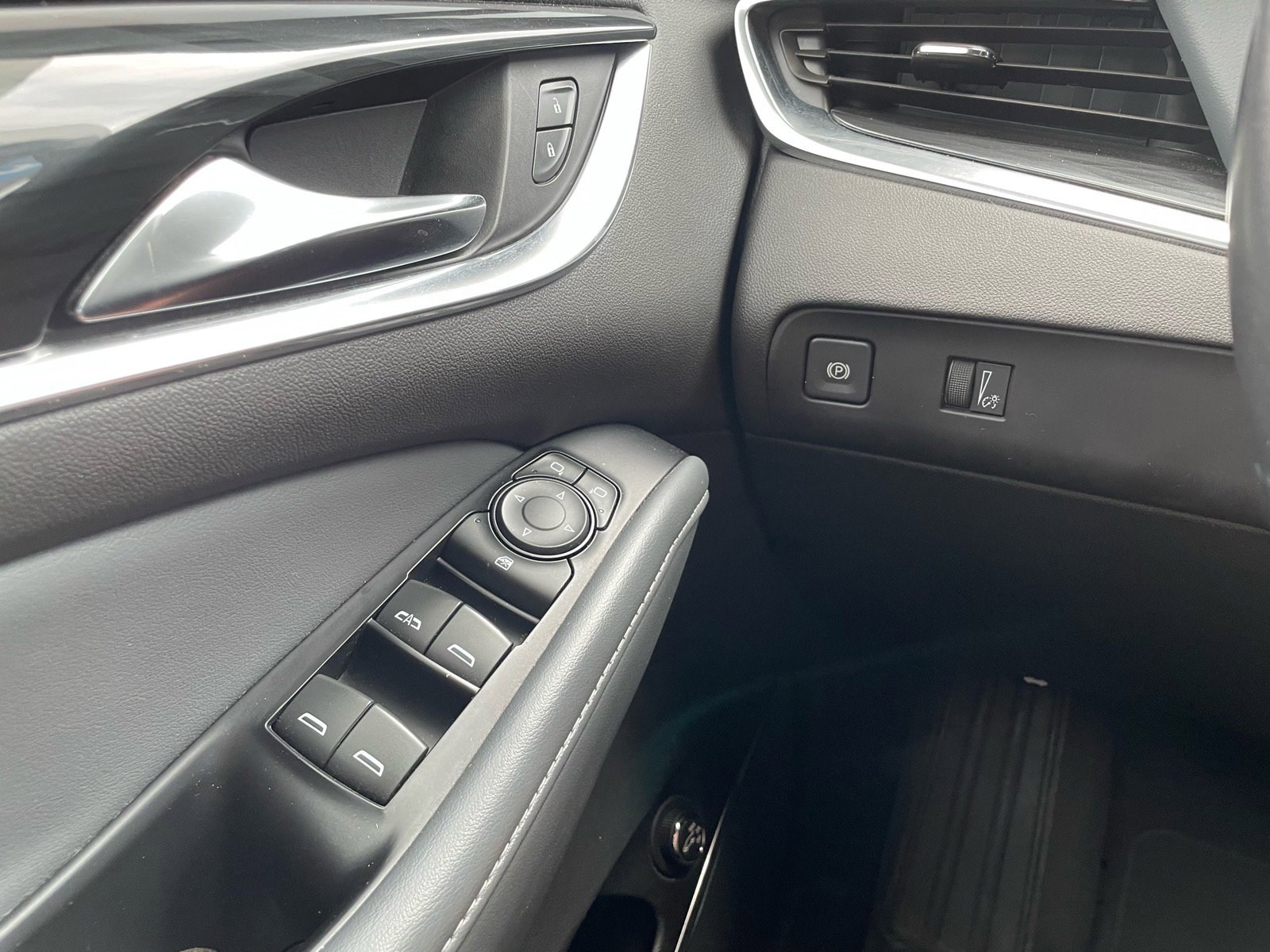 Used 2023 Buick Enclave Essence w/ Experience Buick Package FWD image 17