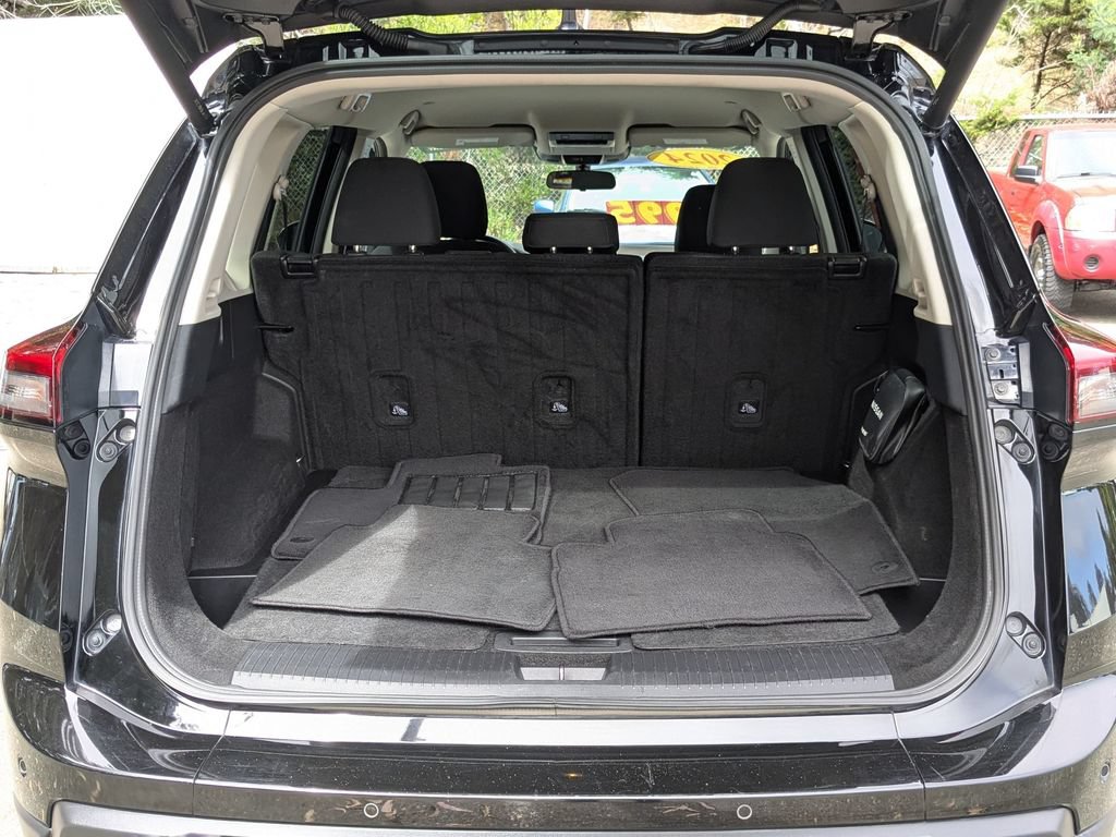 Used 2024 Nissan Rogue SV FWD image 25