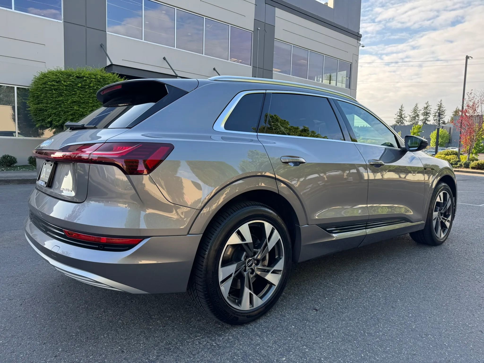 Used 2022 Audi e-tron Premium AWD/4WD image 11