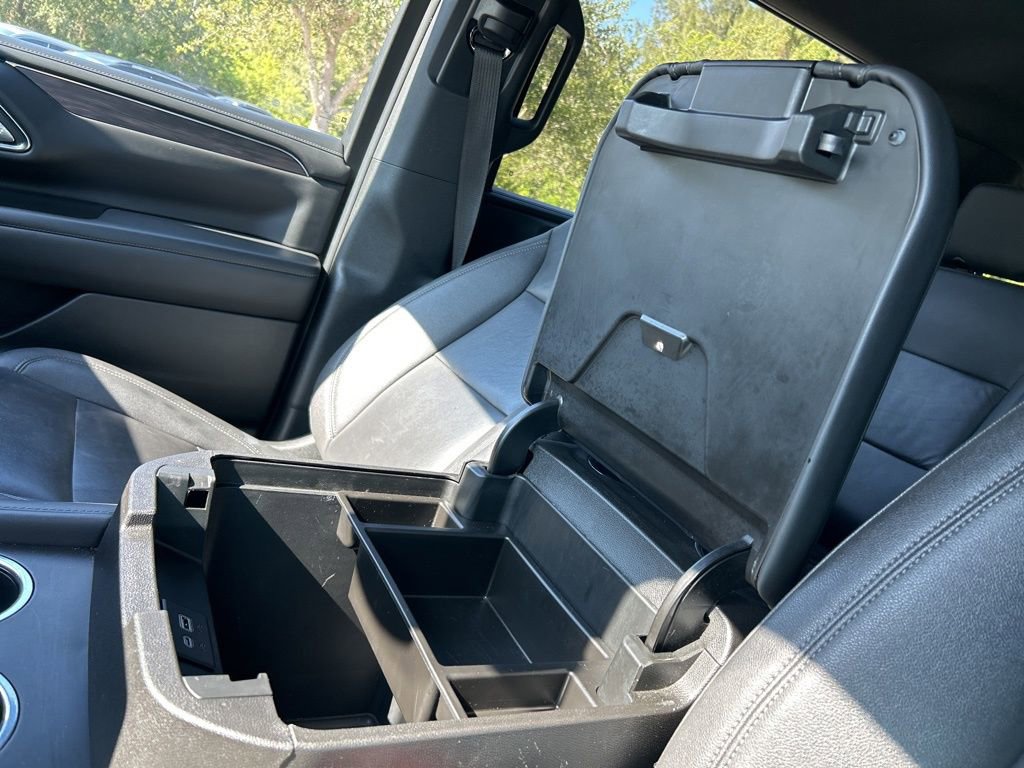 Used 2023 Chevrolet Suburban LT image 30