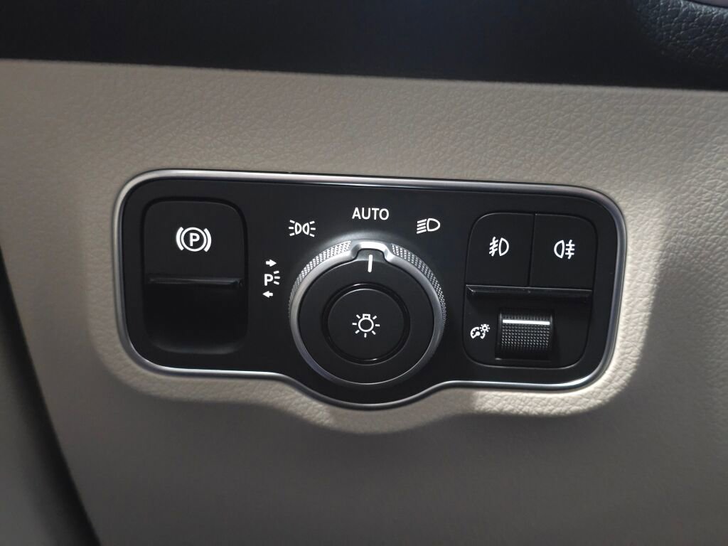 New 2026 Mercedes-Benz GLB 250 4MATIC image 25