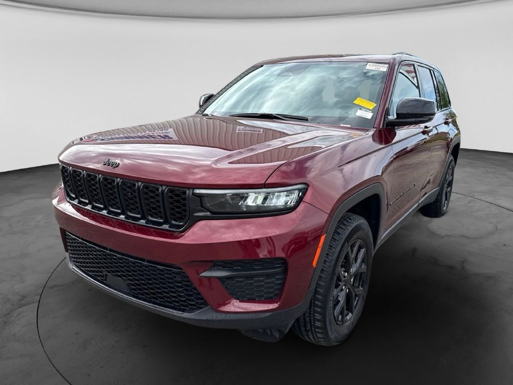 Used 2024 Jeep Grand Cherokee Altitude AWD/4WD image 10