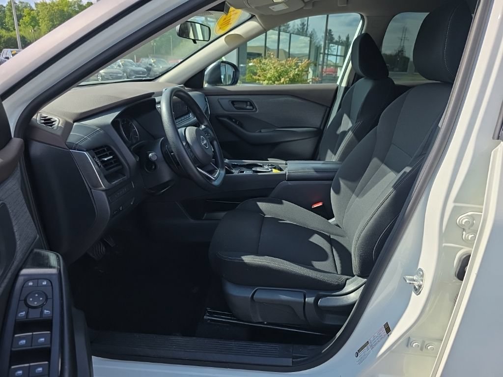 Used 2023 Nissan Rogue S AWD/4WD image 19