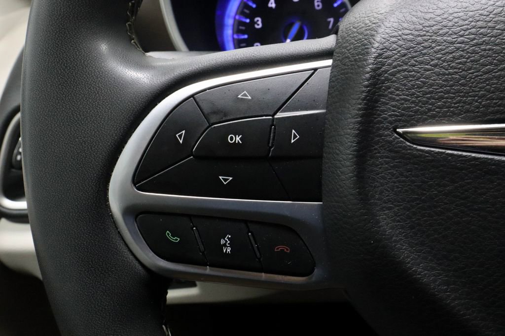 Used 2023 Chrysler Voyager LX image 26