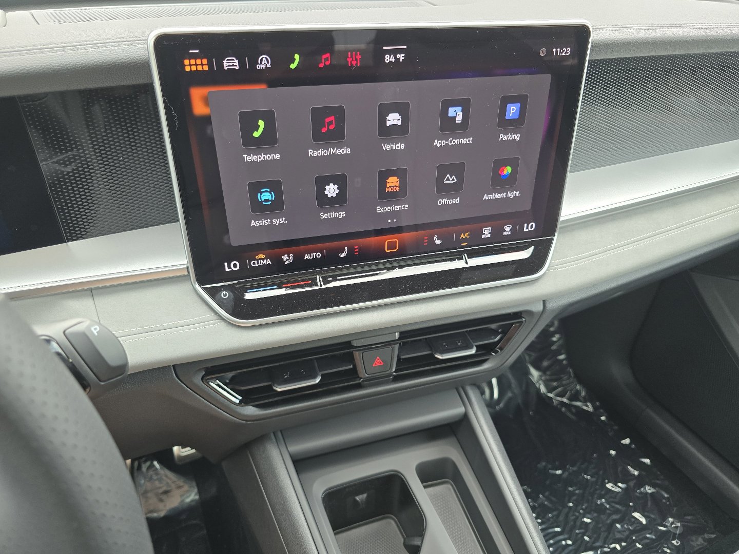 New 2026 Volkswagen Tiguan SE R-Line AWD/4WD image 17
