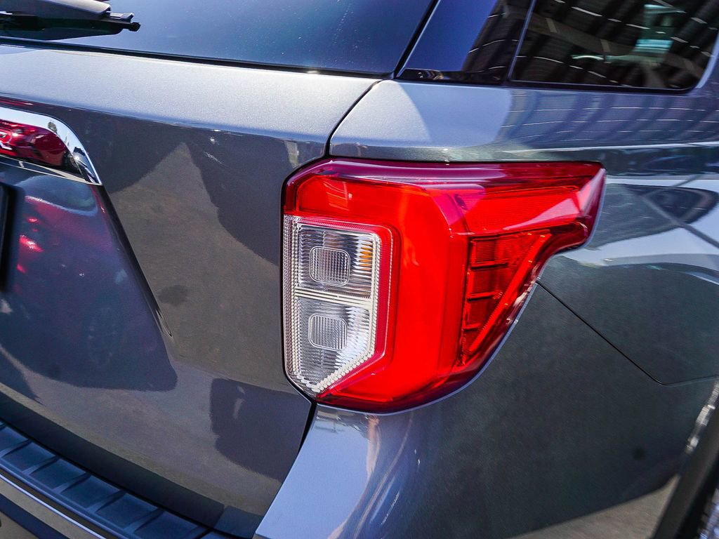 Used 2023 Ford Explorer XLT w/ Equipment Group 202A RWD image 8
