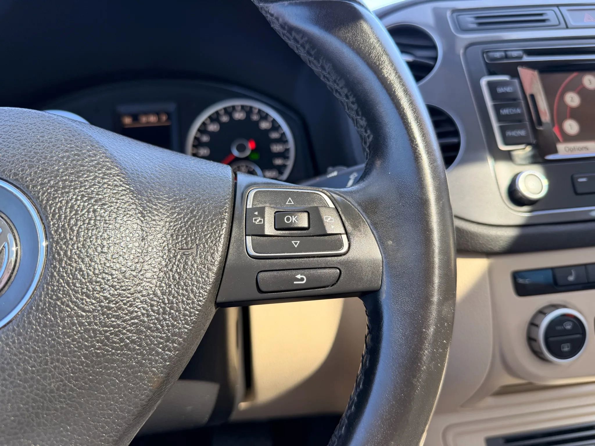 Used 2013 Volkswagen Tiguan S FWD image 16