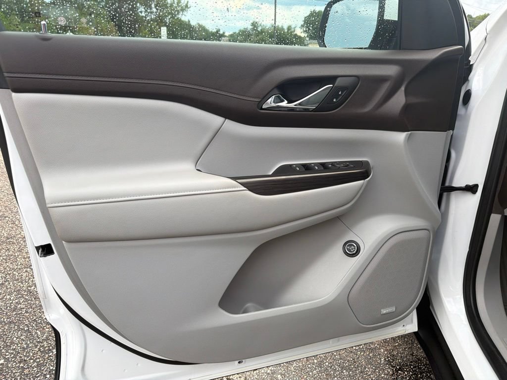 Used 2023 GMC Acadia SLT FWD image 12