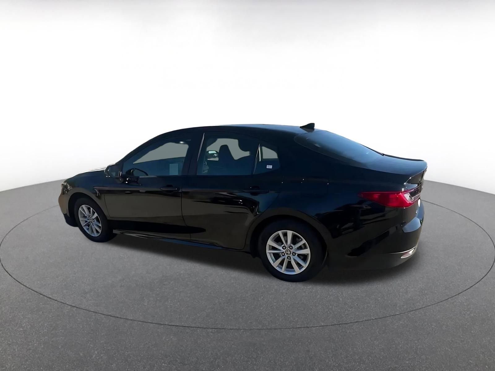 Used 2025 Toyota Camry LE image 10