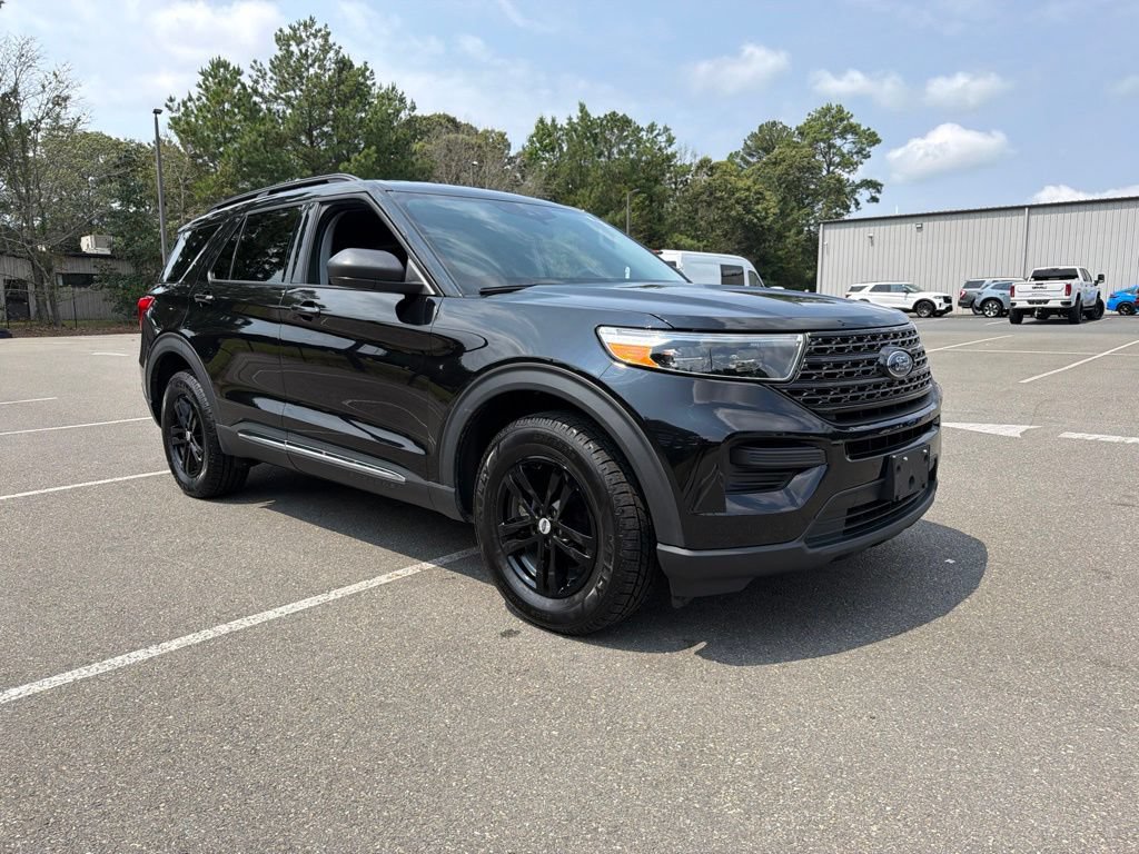Used 2023 Ford Explorer XLT AWD/4WD image 4