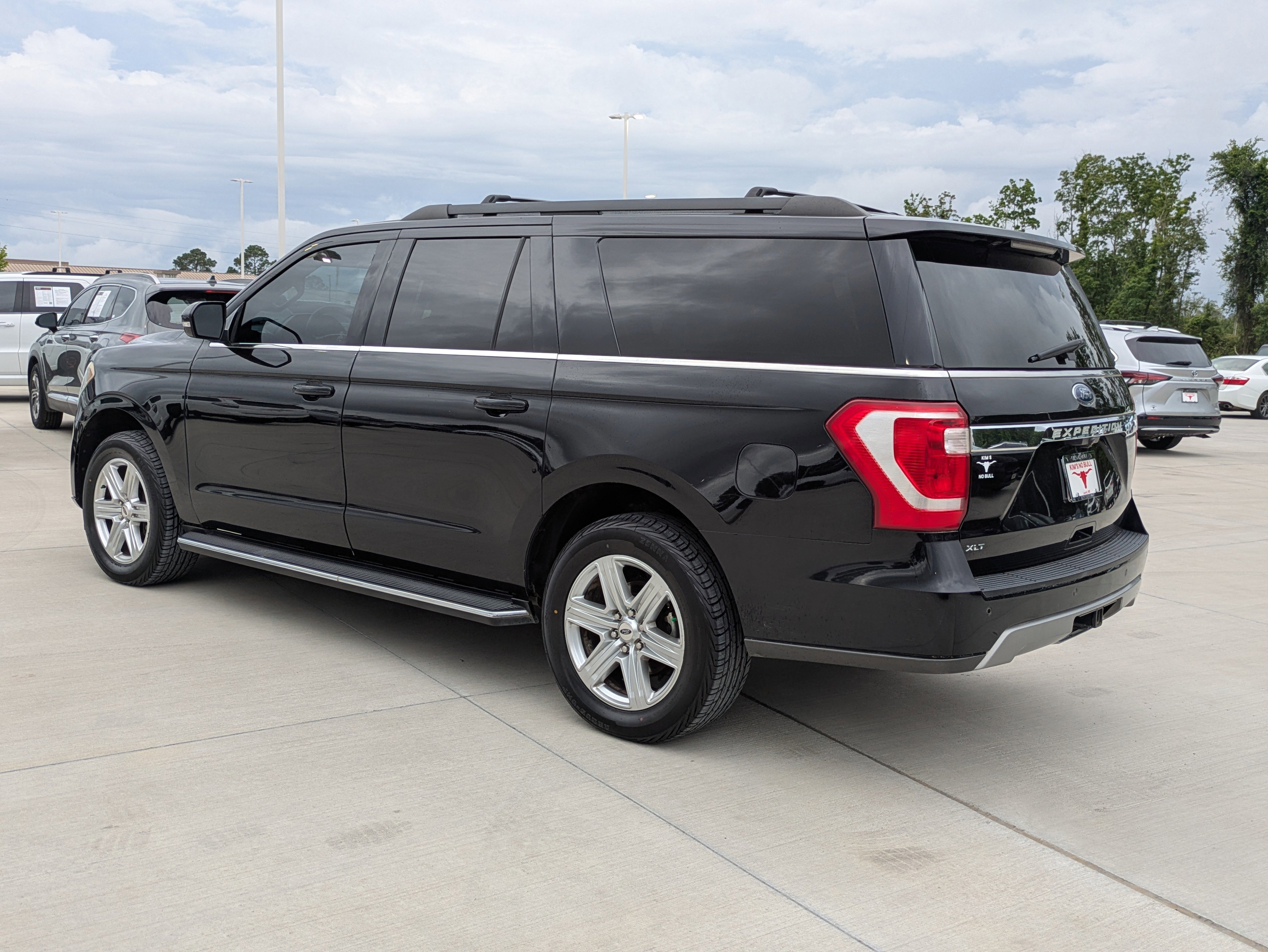 Used 2020 Ford Expedition Max XLT w/ Equipment Group 202A AWD/4WD image 3