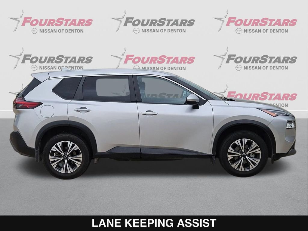 Used 2022 Nissan Rogue SV image 3
