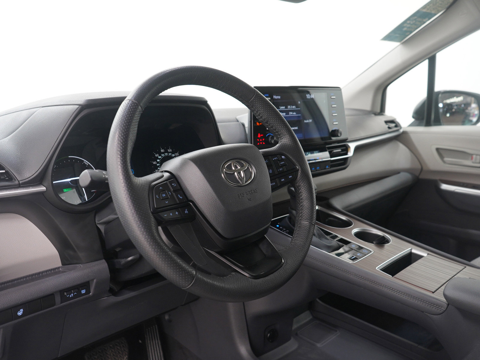 Used 2024 Toyota Sienna LE image 25