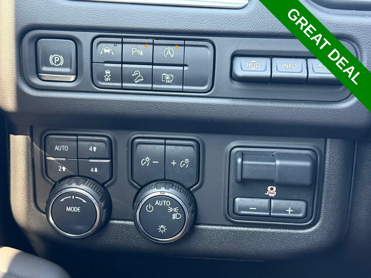 Used 2024 Chevrolet Suburban High Country w/ Premium Package AWD/4WD image 21