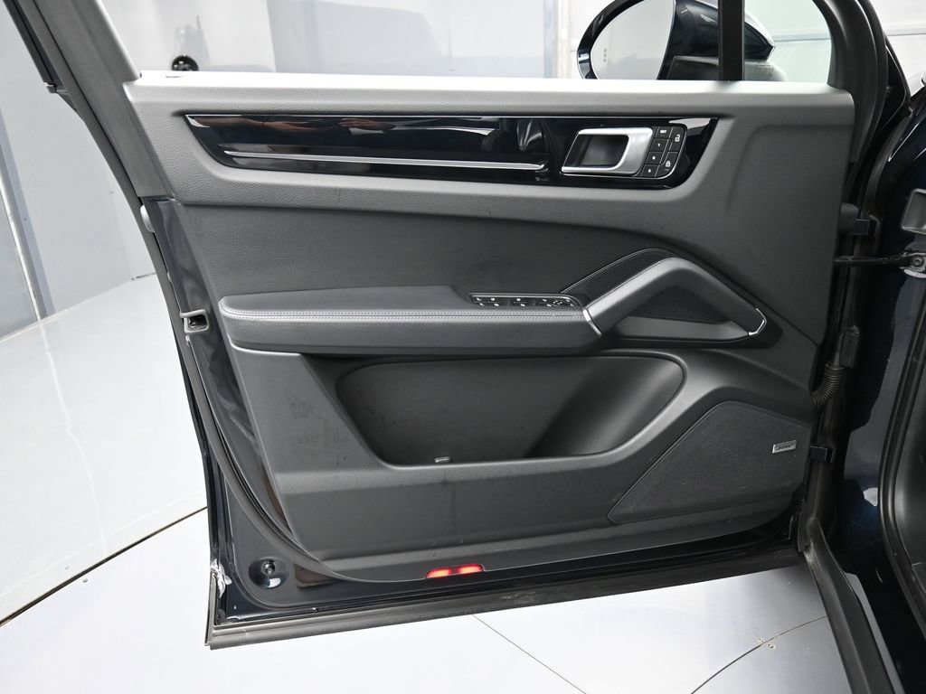 Certified 2022 Porsche Cayenne AWD/4WD image 15