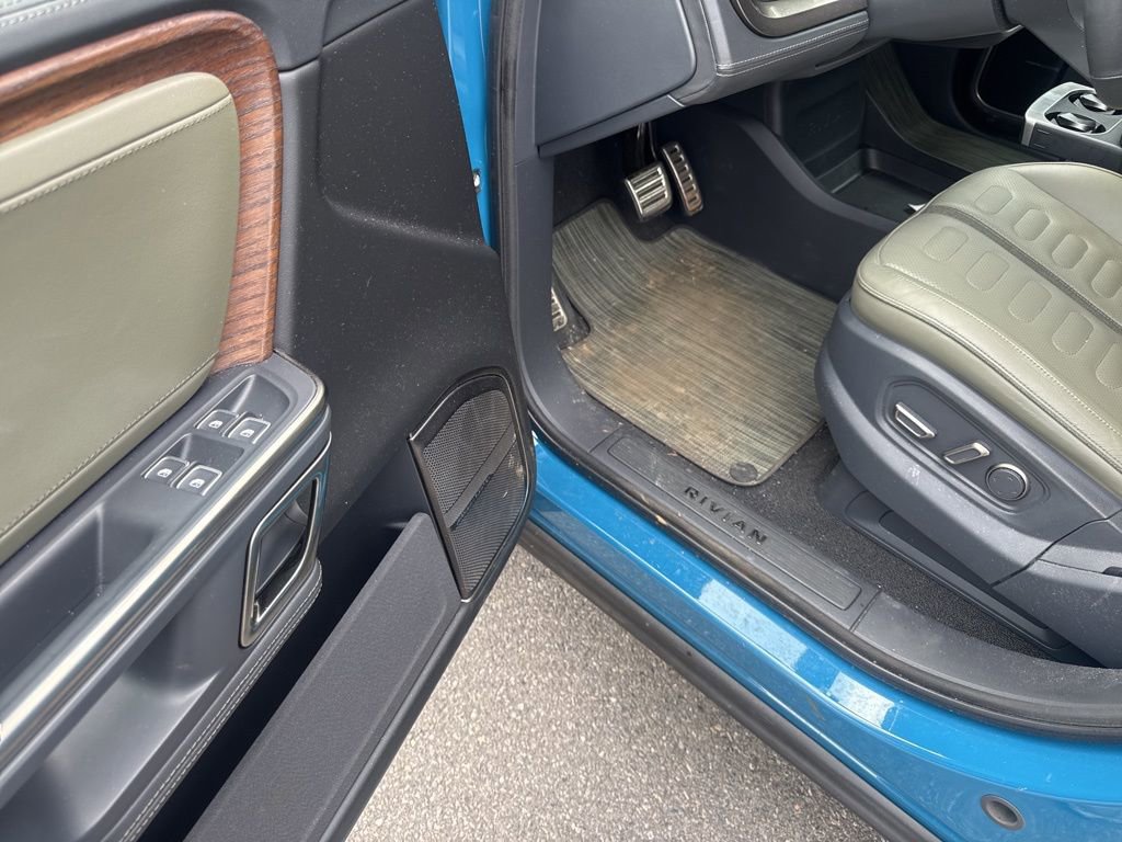 Used 2022 Rivian R1T Adventure image 15