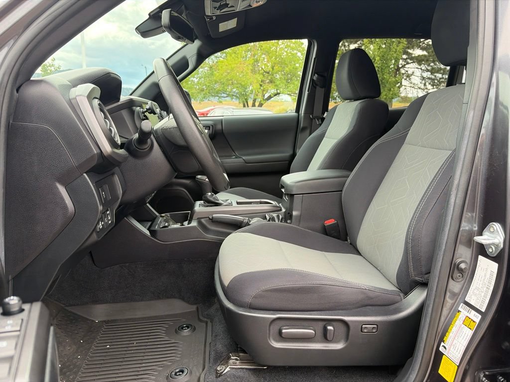 Used 2021 Toyota Tacoma TRD Off-Road w/ Technology Package AWD/4WD image 23