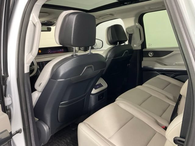 Used 2025 Lincoln Navigator L Reserve AWD/4WD image 24
