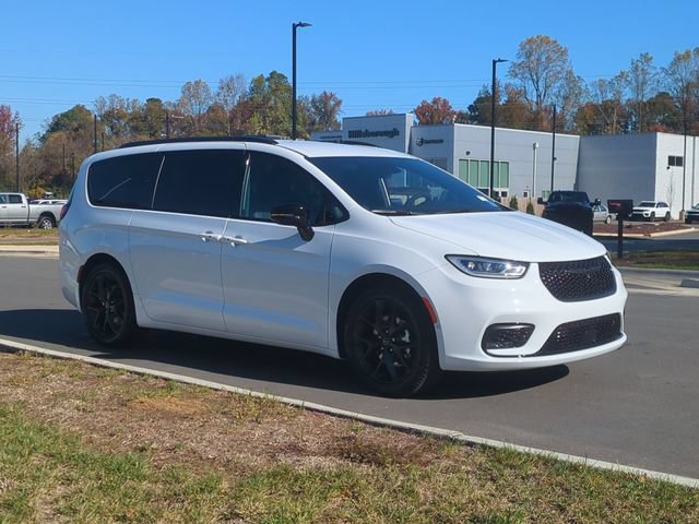 New 2026 Chrysler Pacifica Select w/ S Appearance Package FWD image 15