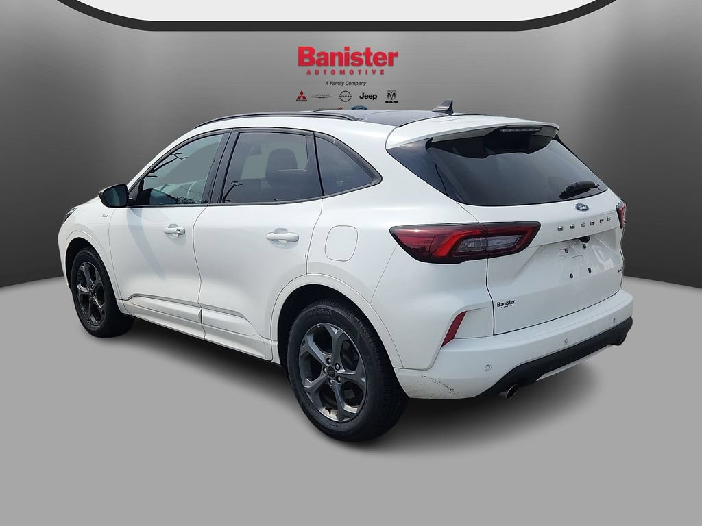 Used 2023 Ford Escape ST-Line w/ Tech Pack #1 AWD/4WD image 6
