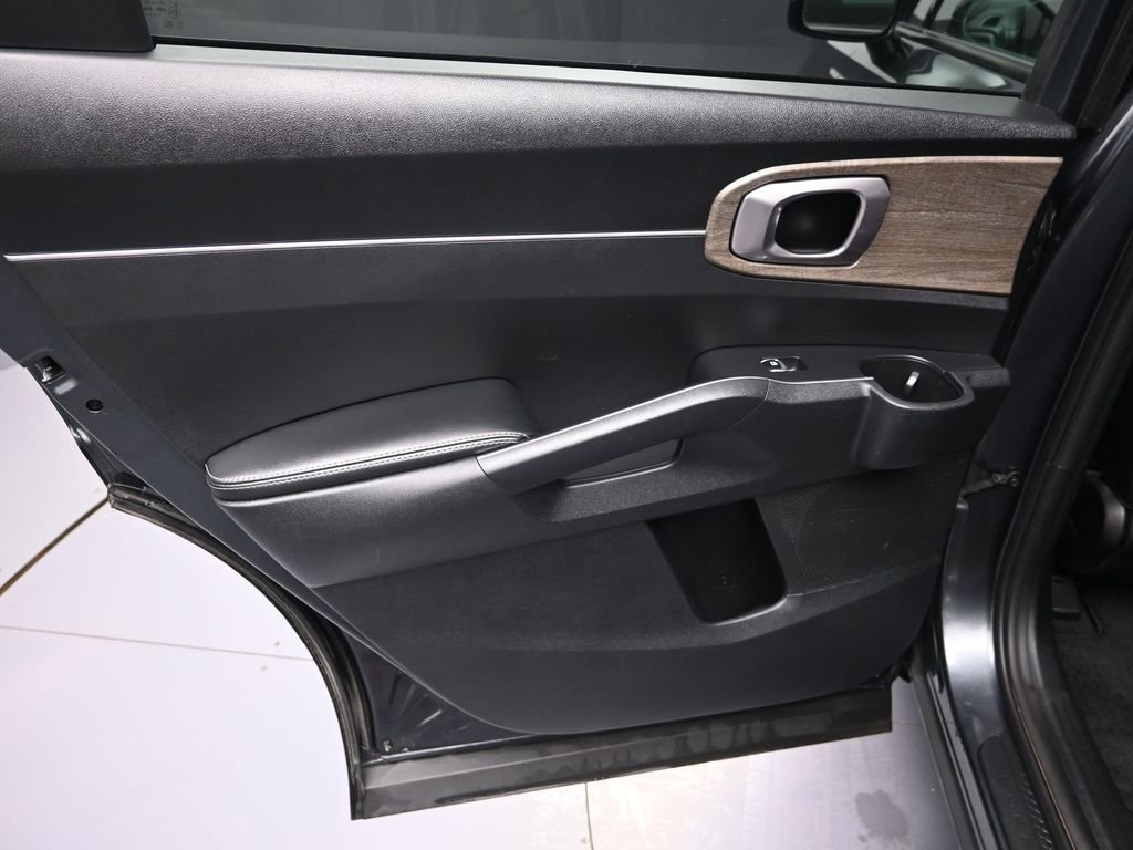 Certified 2021 Kia Sorento EX w/ Panoramic Sunroof Package FWD image 16