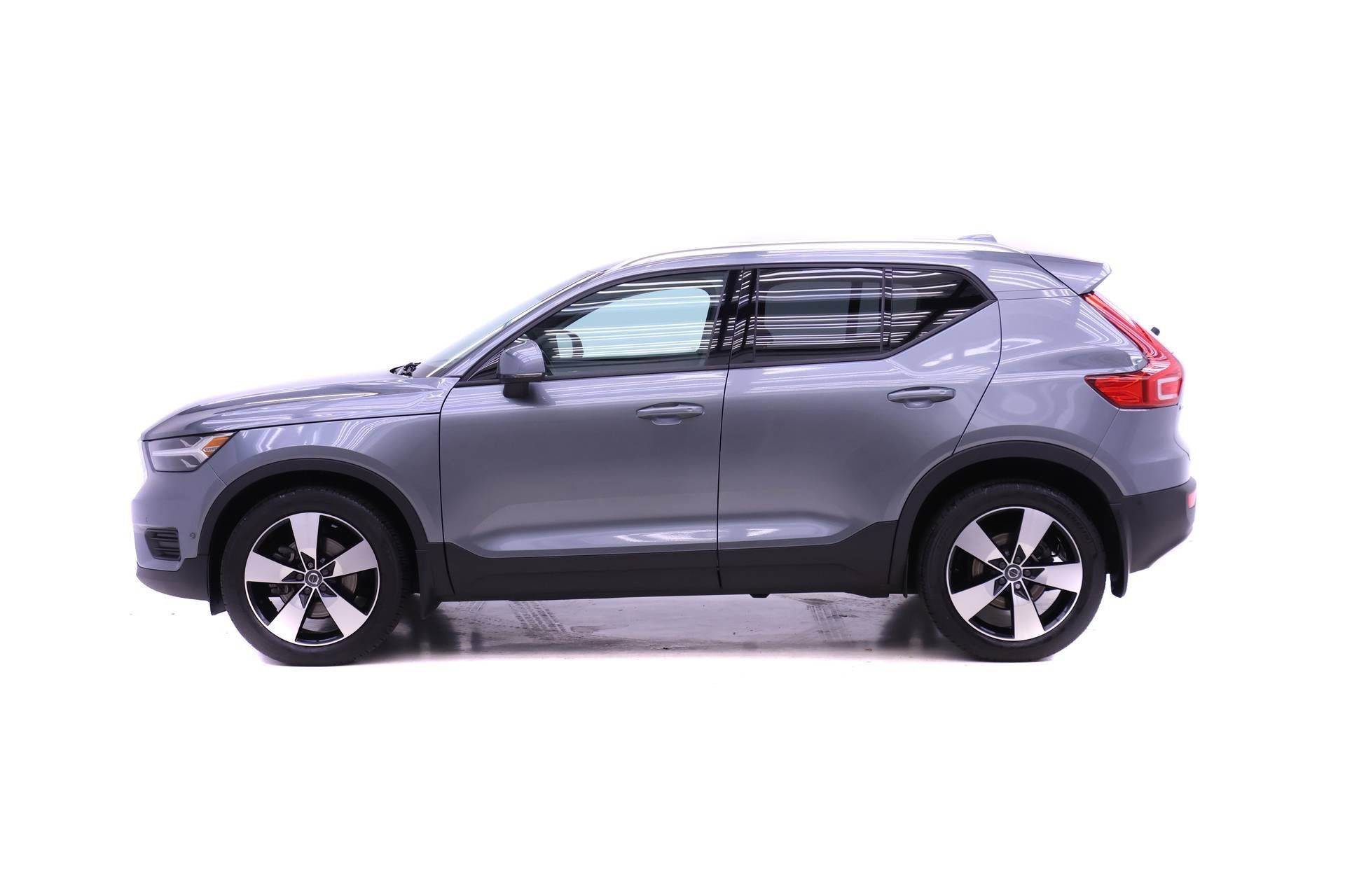 Used 2019 Volvo XC40 T5 Momentum image 5