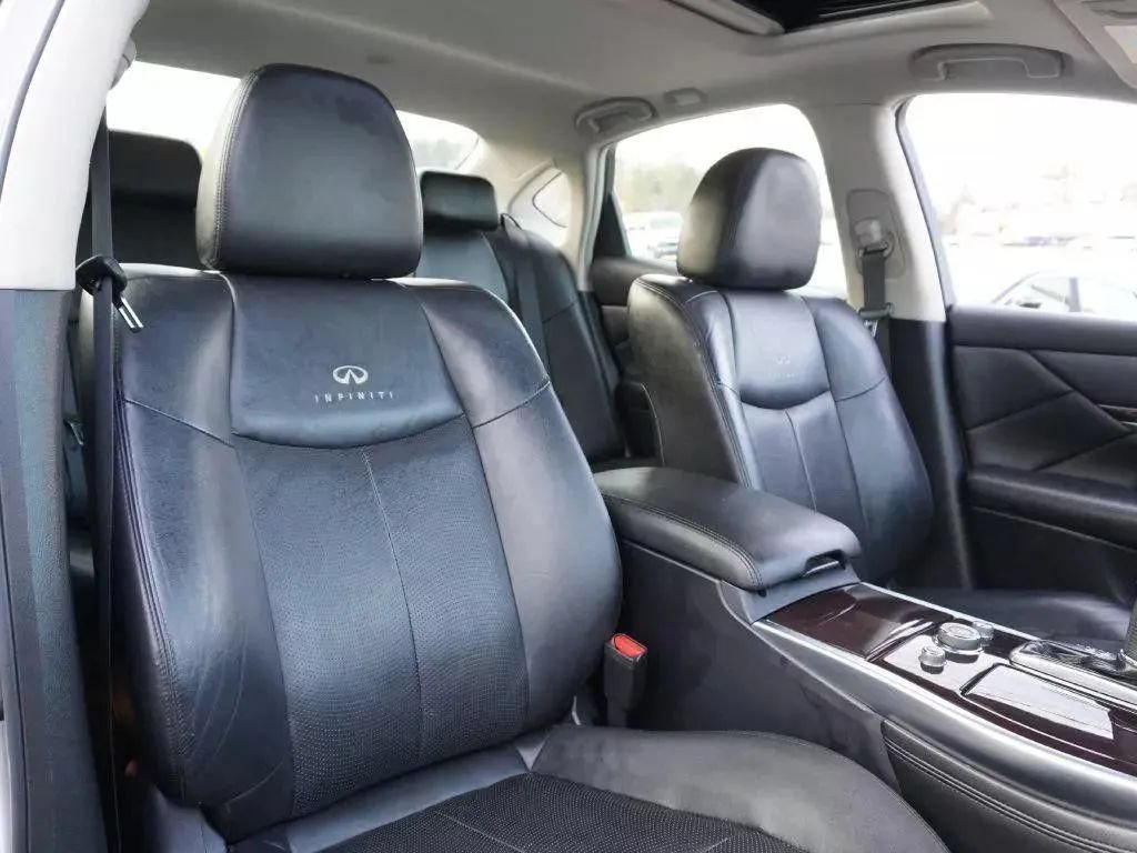 Used 2011 INFINITI M37 w/ Premium Pkg RWD image 30