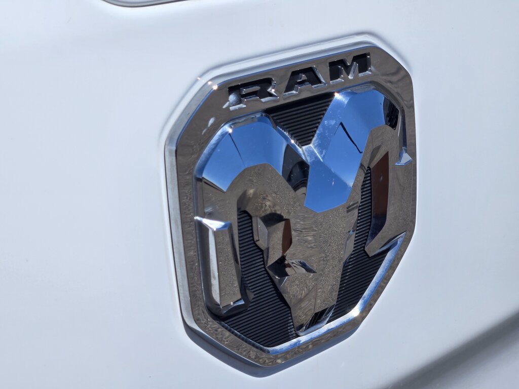 Used 2024 RAM 1500 Laramie AWD/4WD image 12