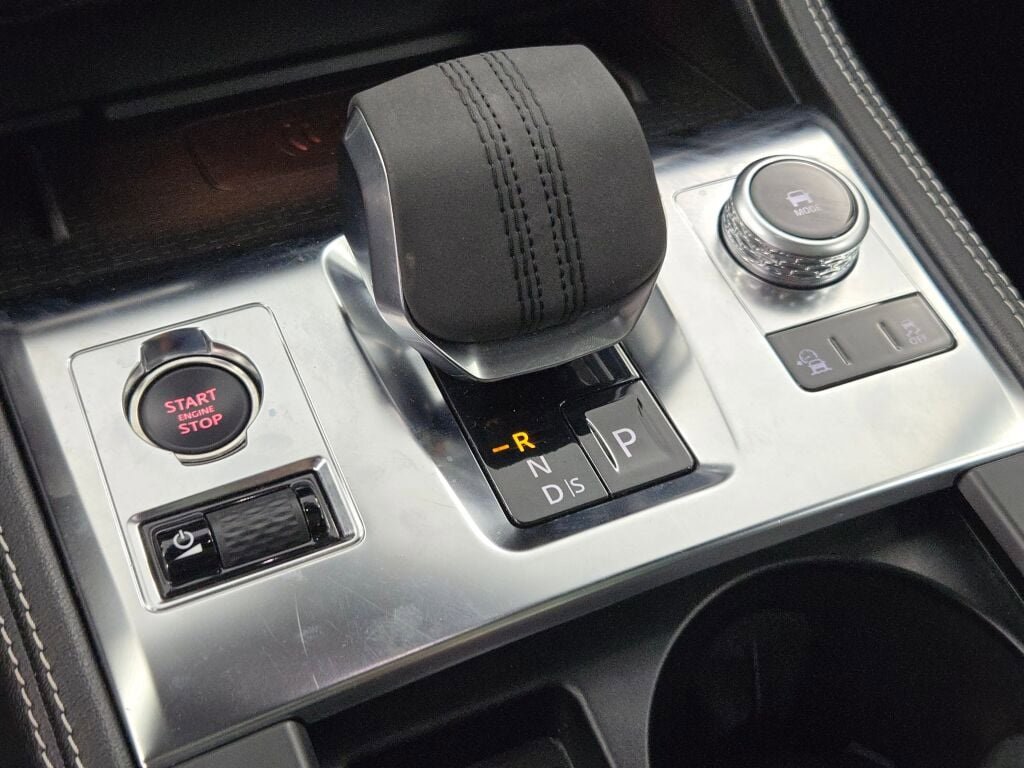 Used 2024 Jaguar F-PACE R-Dynamic S image 31