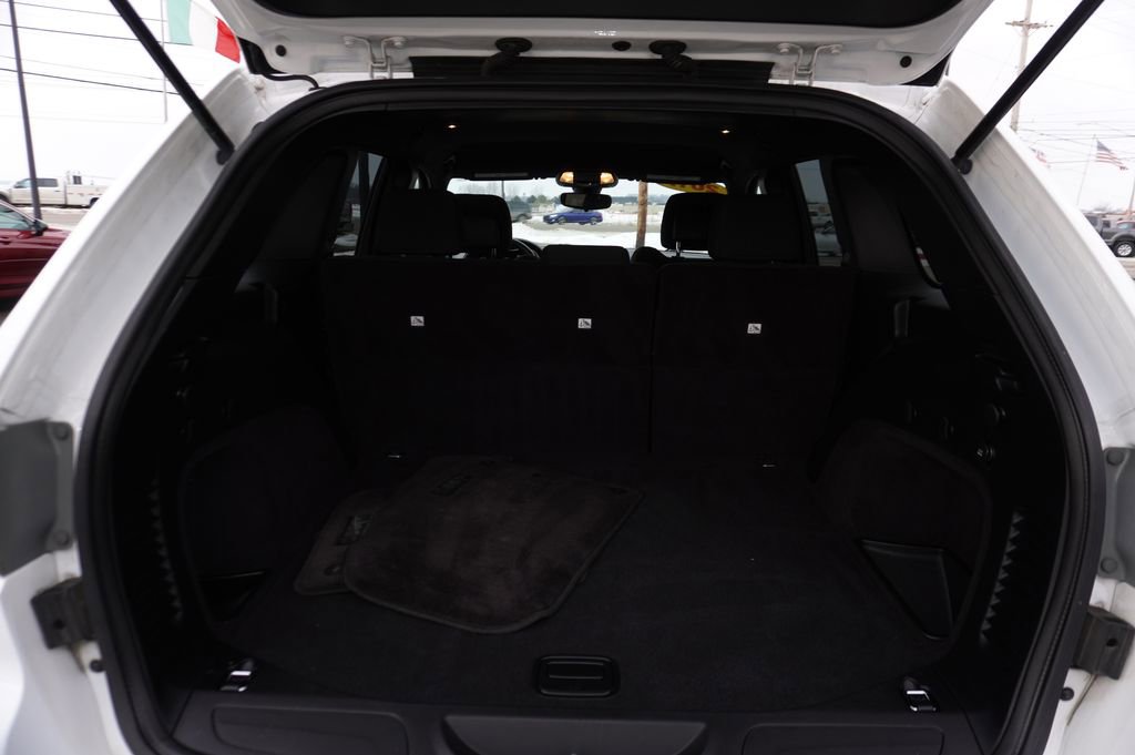 Used 2017 Jeep Grand Cherokee Laredo w/ Quick Order Package 23E image 26